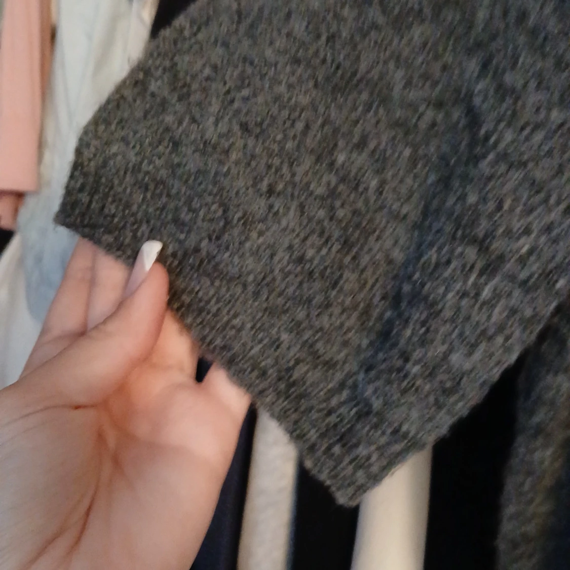 Grå kofta med pärldetaljer - 2