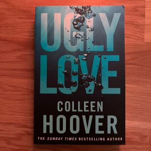 Ugly Love - En gripande berättelse om Tate och Miles, där attraktion och känslor krockar med regler och förflutna. Perfekt för dig som gillar intensiva relationer, hemligheter och oväntade vändningar. En modern kärlekshistoria som utmanar gränser och får hjärtat att slå snabbare.