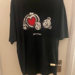 Palm angels t shirt  - Size L lite oversized knappt använd 