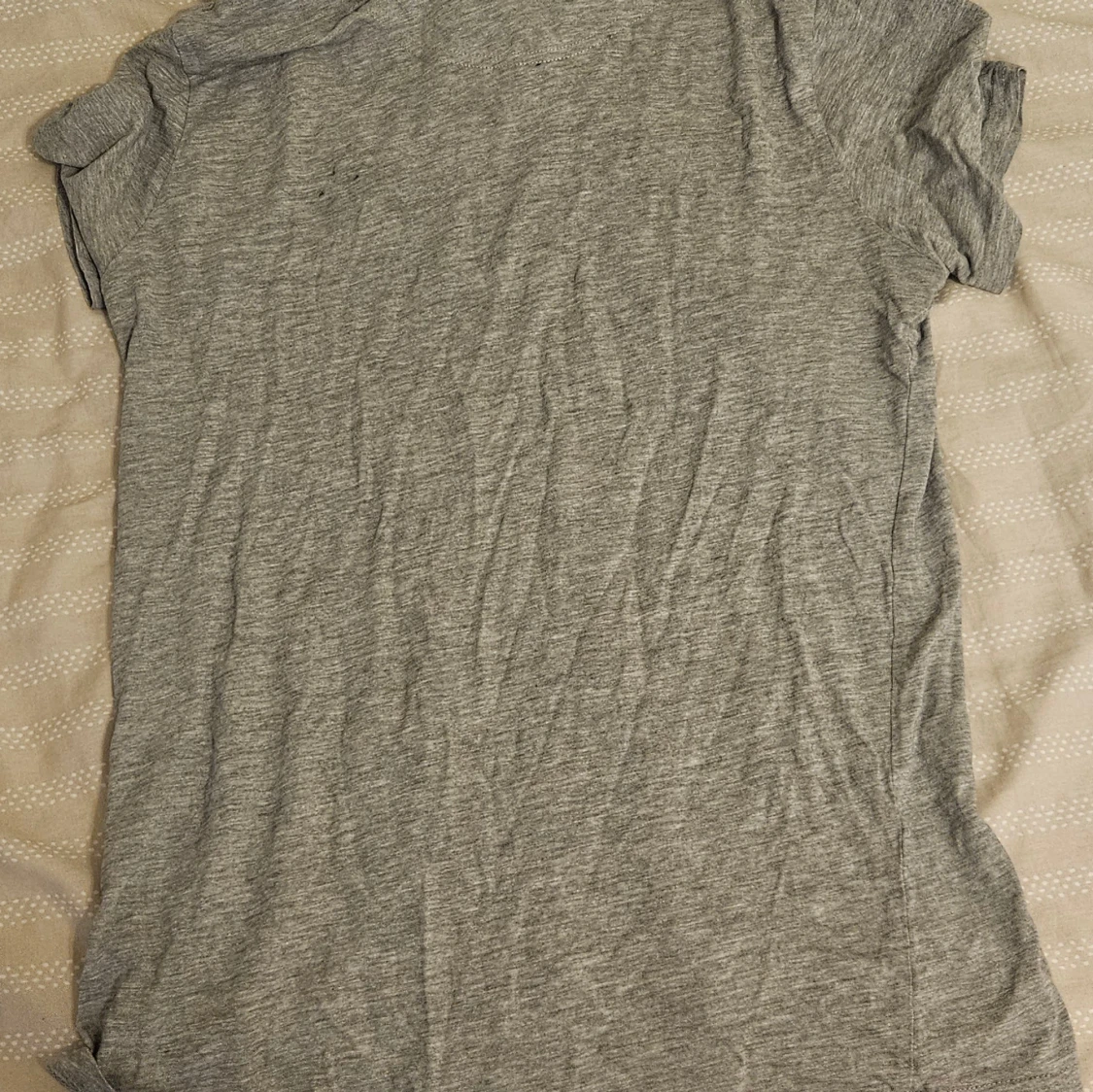 Grå t-shirt från Lyle & Scott - 2