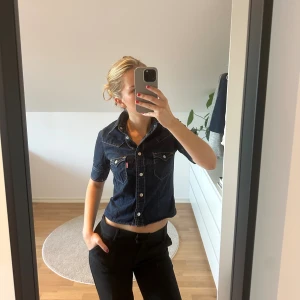 LEVIS skjorta - Snygg Levi’s skjorta! Bra skick, sytt upp själv❤️