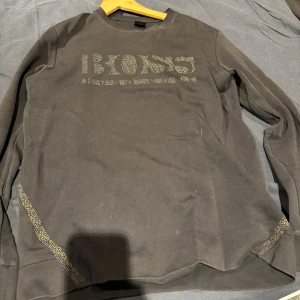 Hugo boss hoodie  - Inga skador, skriv för fler bilder eller funderingar 