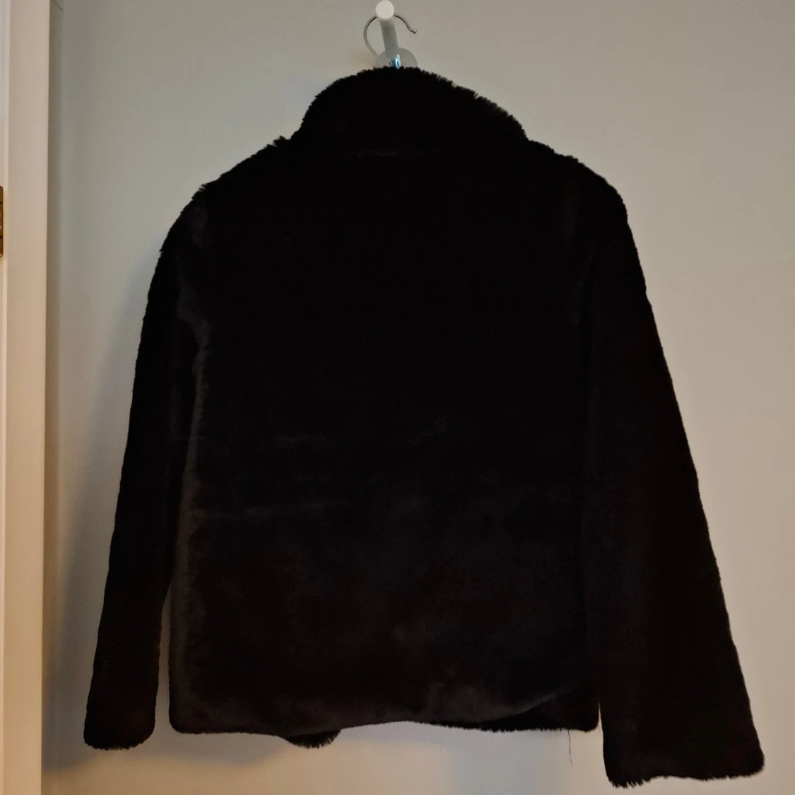 Svart pälsjacka från Lindex - 1