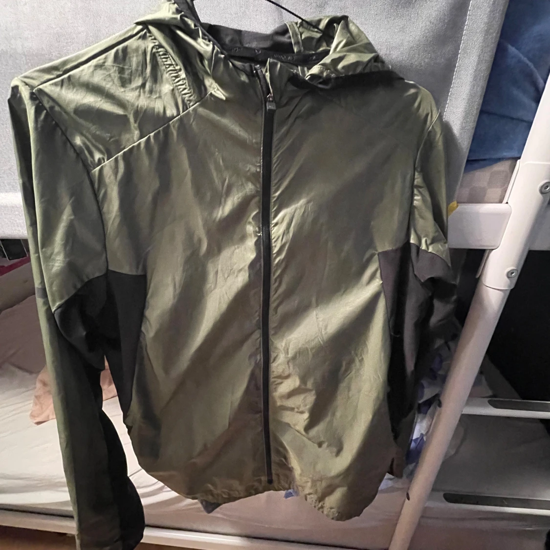 Grön vindjacka med huva från SOC - 2