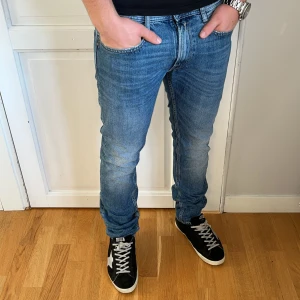 Replay Rob jeans  - Replay Jeans | skick 9/10 | Storlek 31/34 | Pris - 499kr | Modellen är ca 178cm lång | Hör av dig vid minsta fråga eller fundering!!