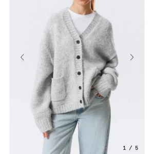 Kofta - Jättesnygg kofta från Weekday. Aldrig använd. Originalpris 670