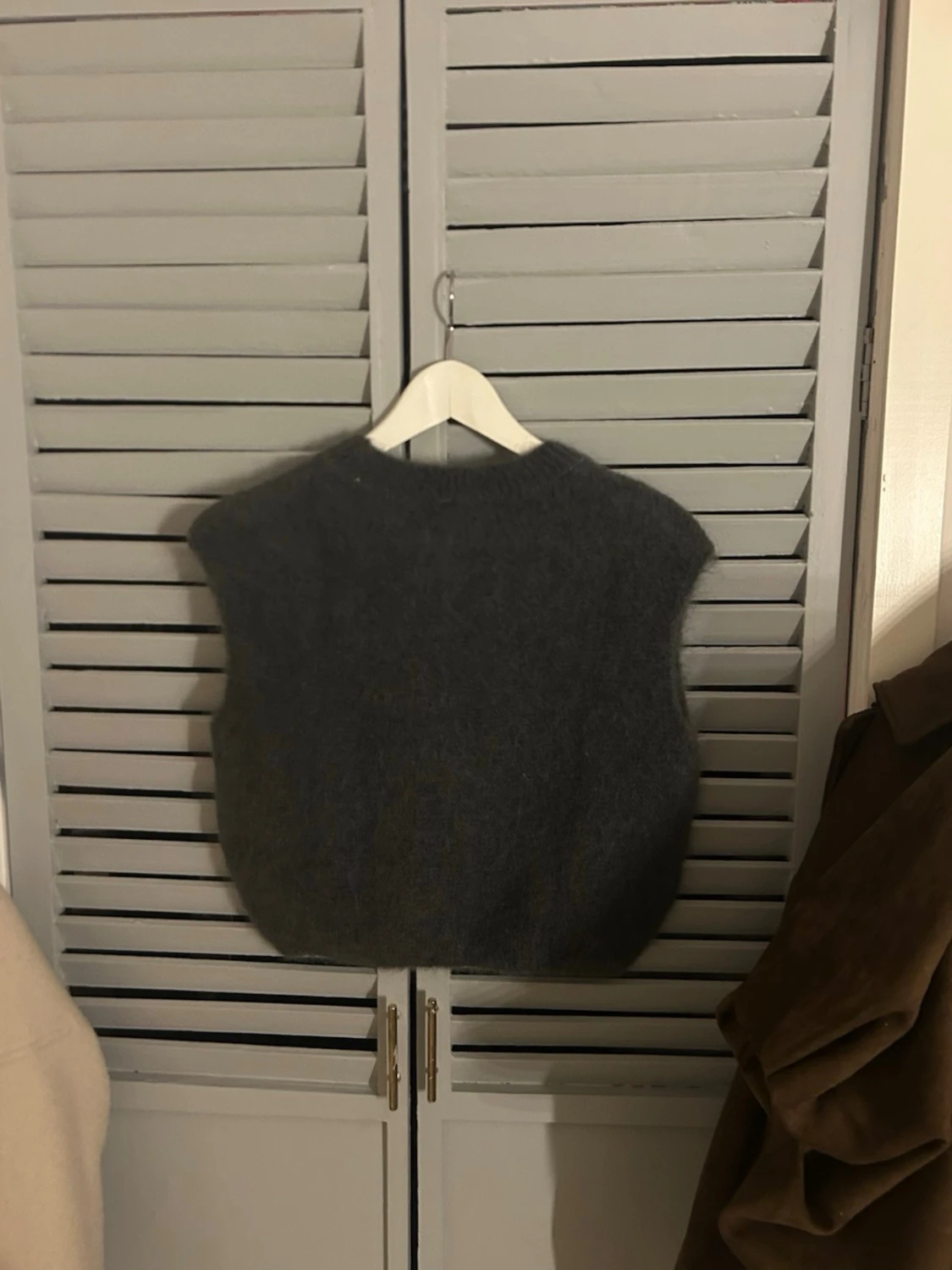 Mörkgrå croppad stickad topp - 5