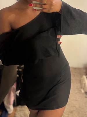 Svart bikini coverup - Strl S visa tecken på användning kan skicka bild om det behövs 💫