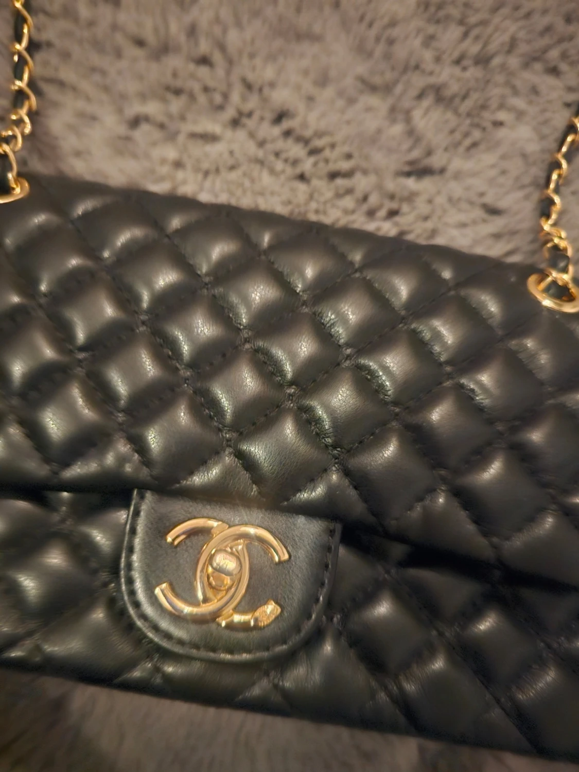 Svart quiltad axelväska  - 1