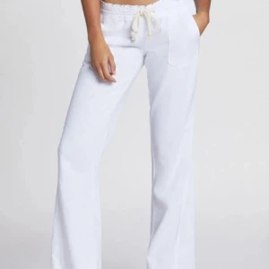 Roxy linnebyxor  - Jättefina! Sparsamt använda. Finns lite gröna prickar baktill men går säkert bort med medel 