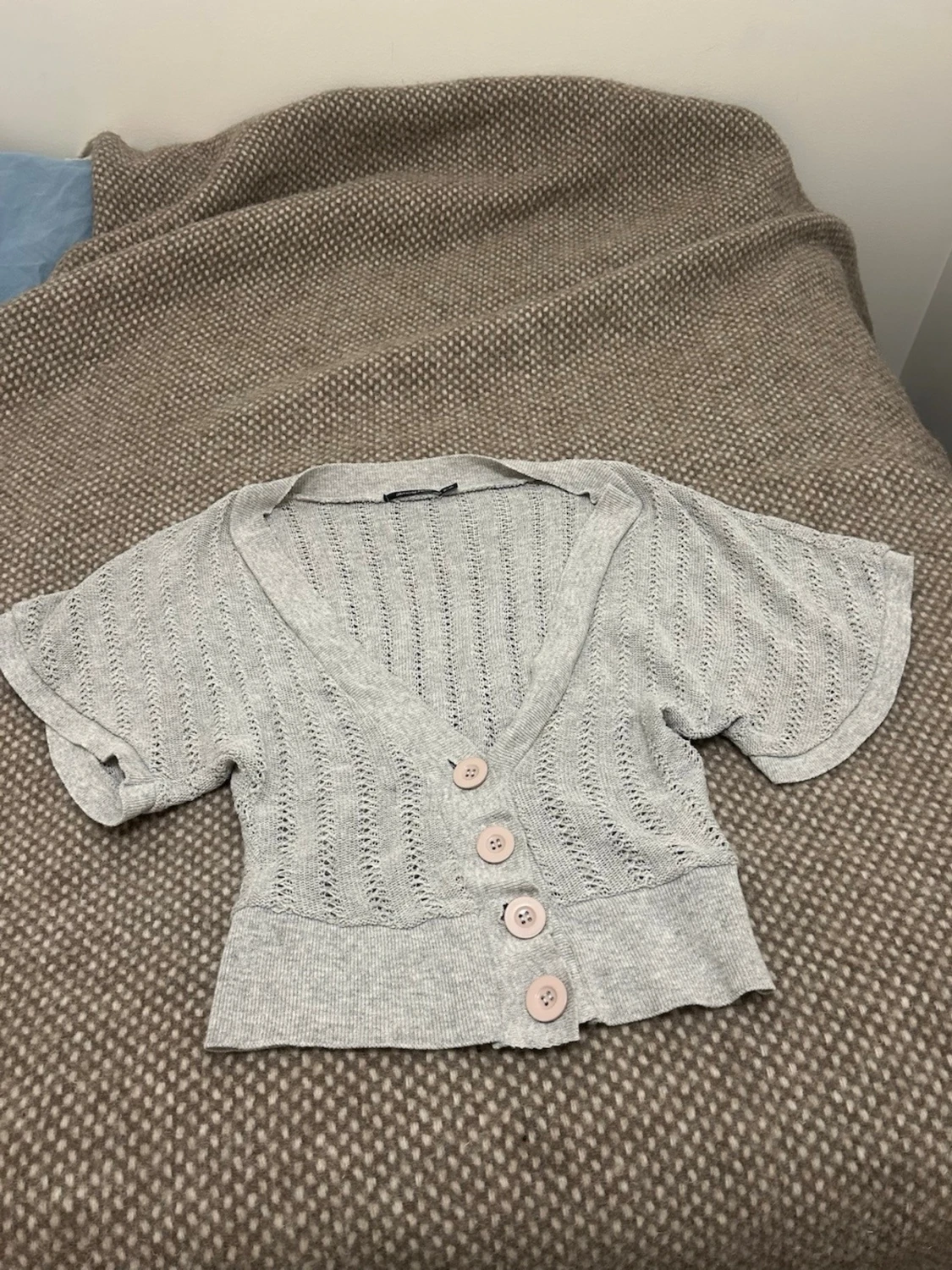 Ljusgrå kortärmad kofta Atmosphere