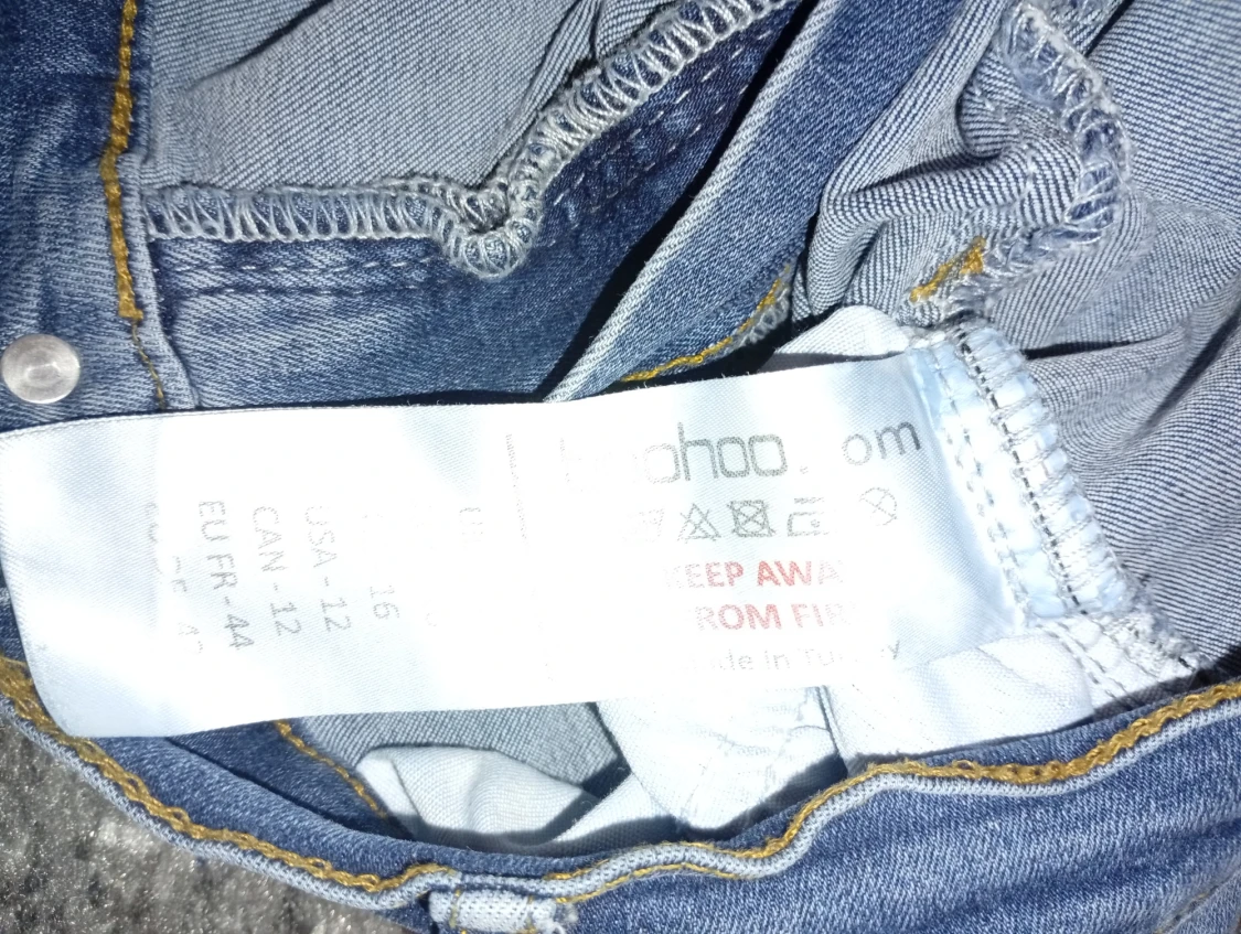 Blå ripped jeans från Boohoo, strl 44 - 2