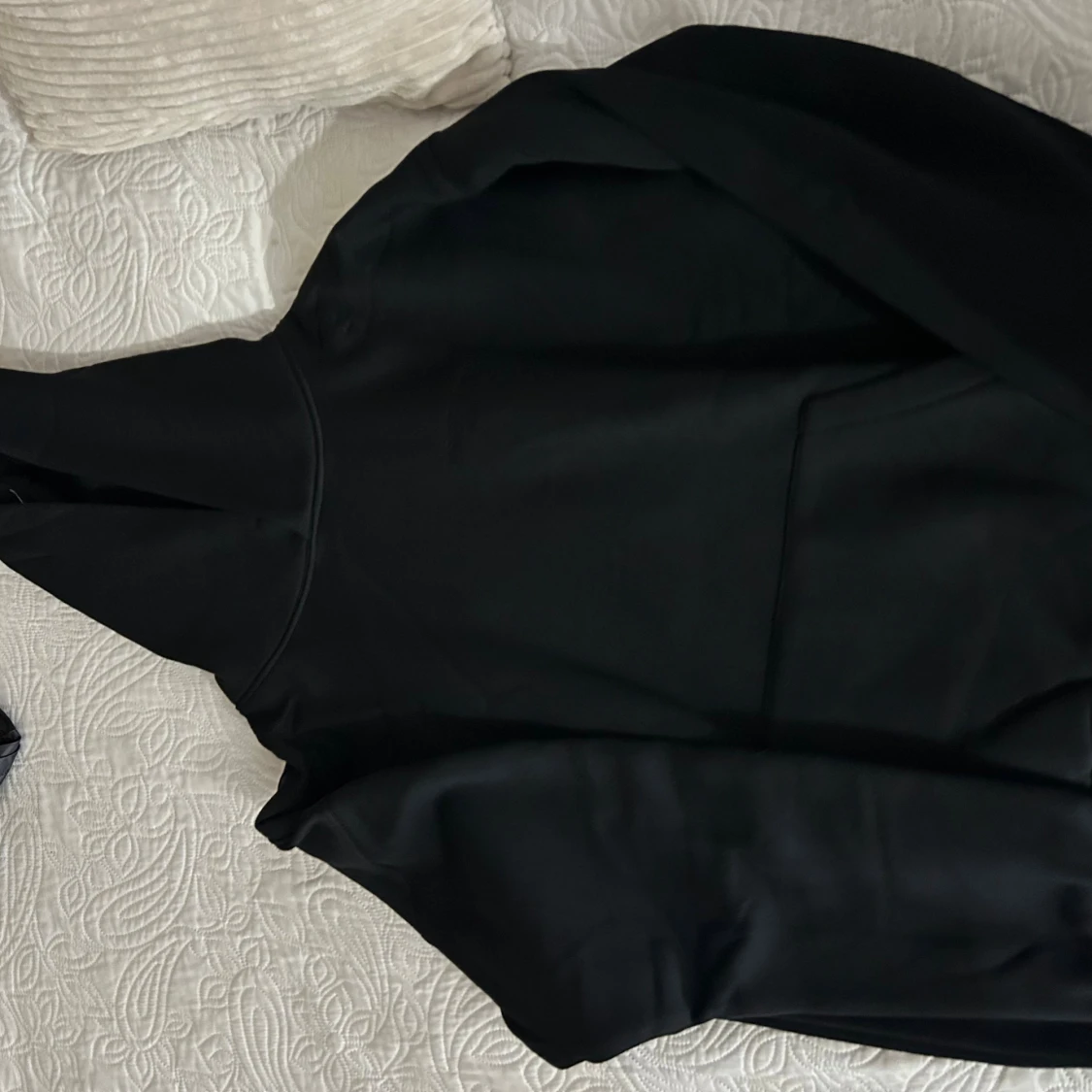 Svart Essentials hoddie - 1