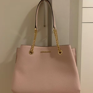 Michael Kors väska ”Teagan” i Powder Blush - Ny och oanvänd