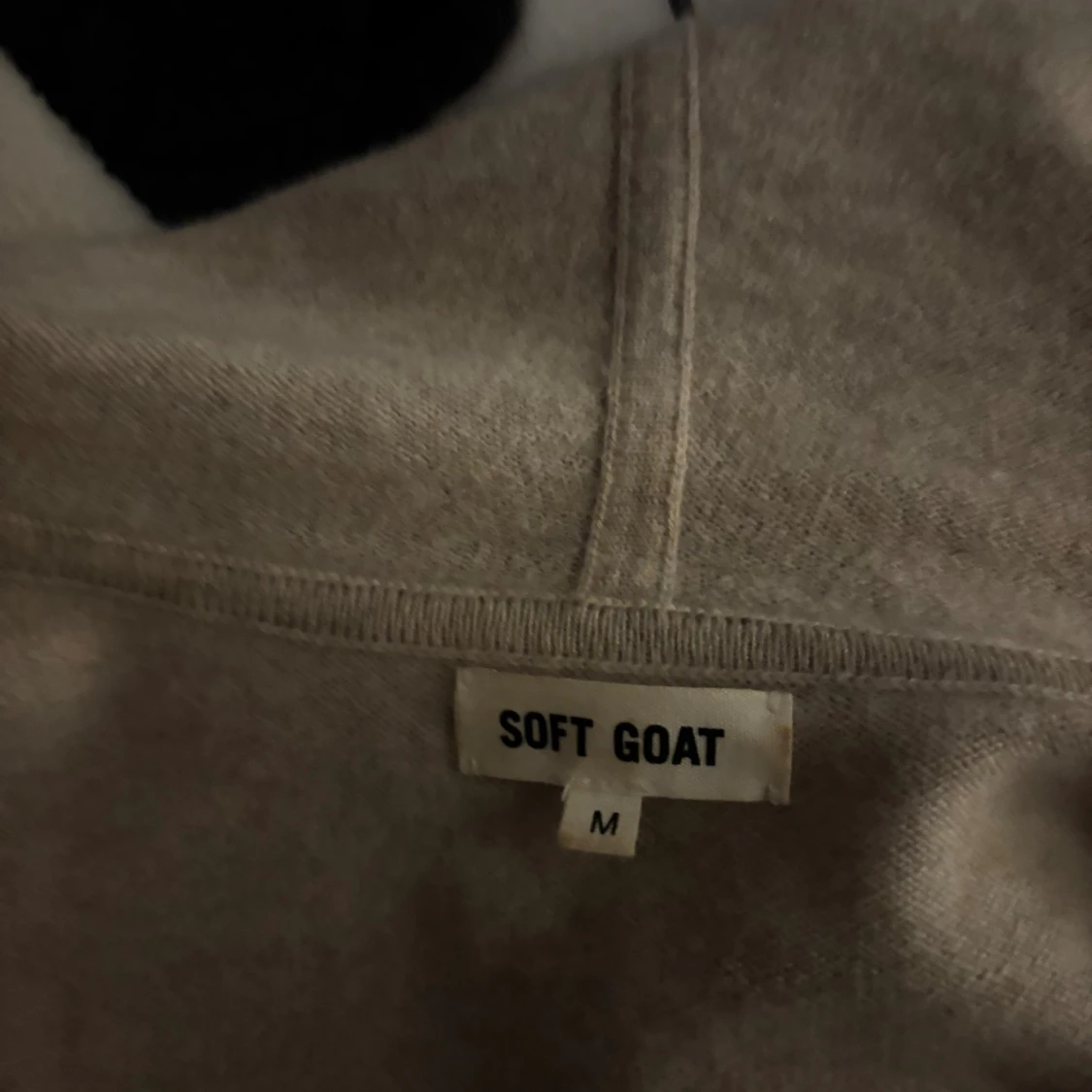 Beige hoodie i kashmir från Soft Goat - 3