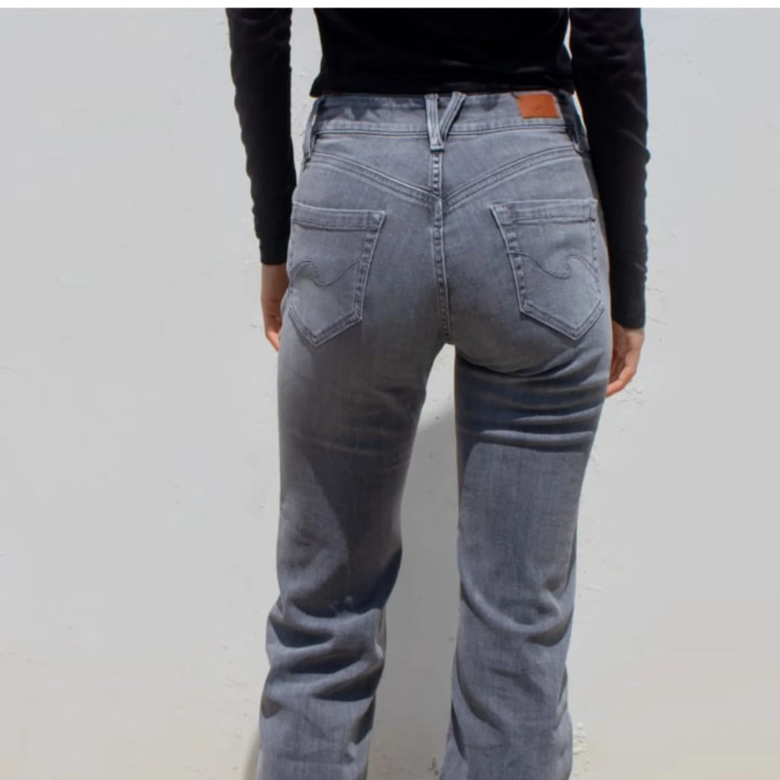 Grå bootcut jeans från subdued - 3