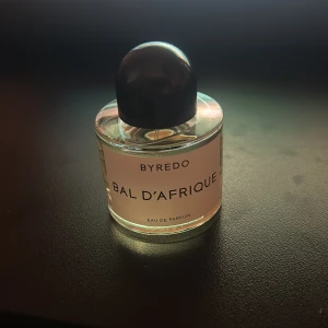 Byredo Bal d'Afrique EdP - Byredo Bal d’Afrique Eau De Parfum 50 ml. Endast ett sprut så den är som ny. Doften är unisex. Box finns ej, priset kan diskuteras vid snabb affär 