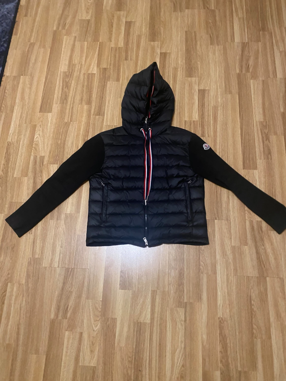 Svart Moncler cardigan pufferjacka med huva