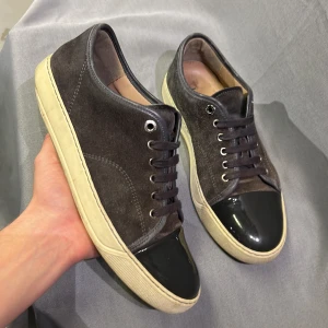 Lanvins - Sjukt snygga lanvins i uk6 motsvarar 40-41! Skick 7,5/10 . Defekter: heeldrag. Skicket är som på bilderna!  Vad ingår? Orginalbox! Nypris 5000kr! Hör av dig vid intresse 🤩 Kan gå ner i pris vid snabb och smidig affär! 