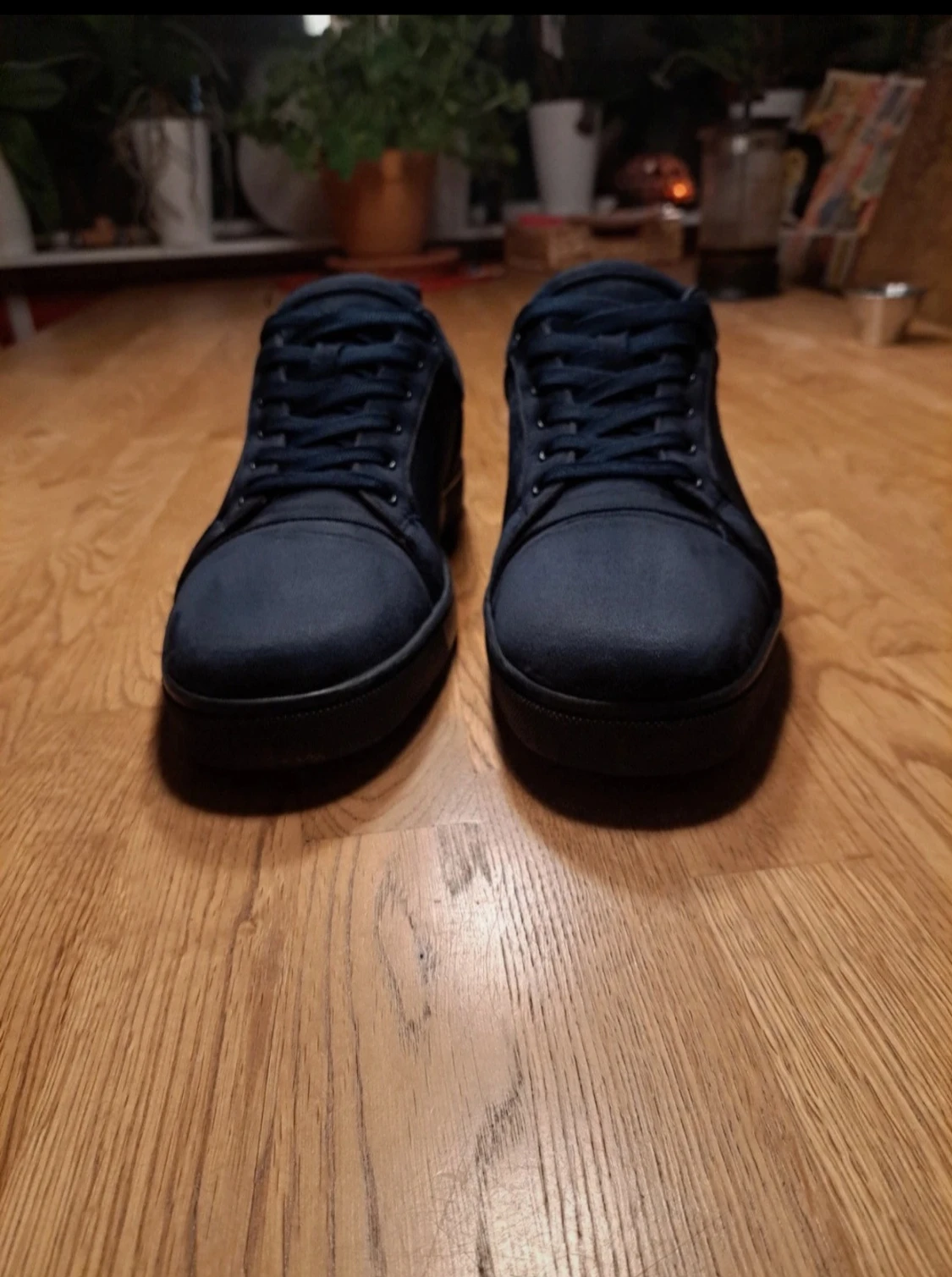 Marinblå Louboutins