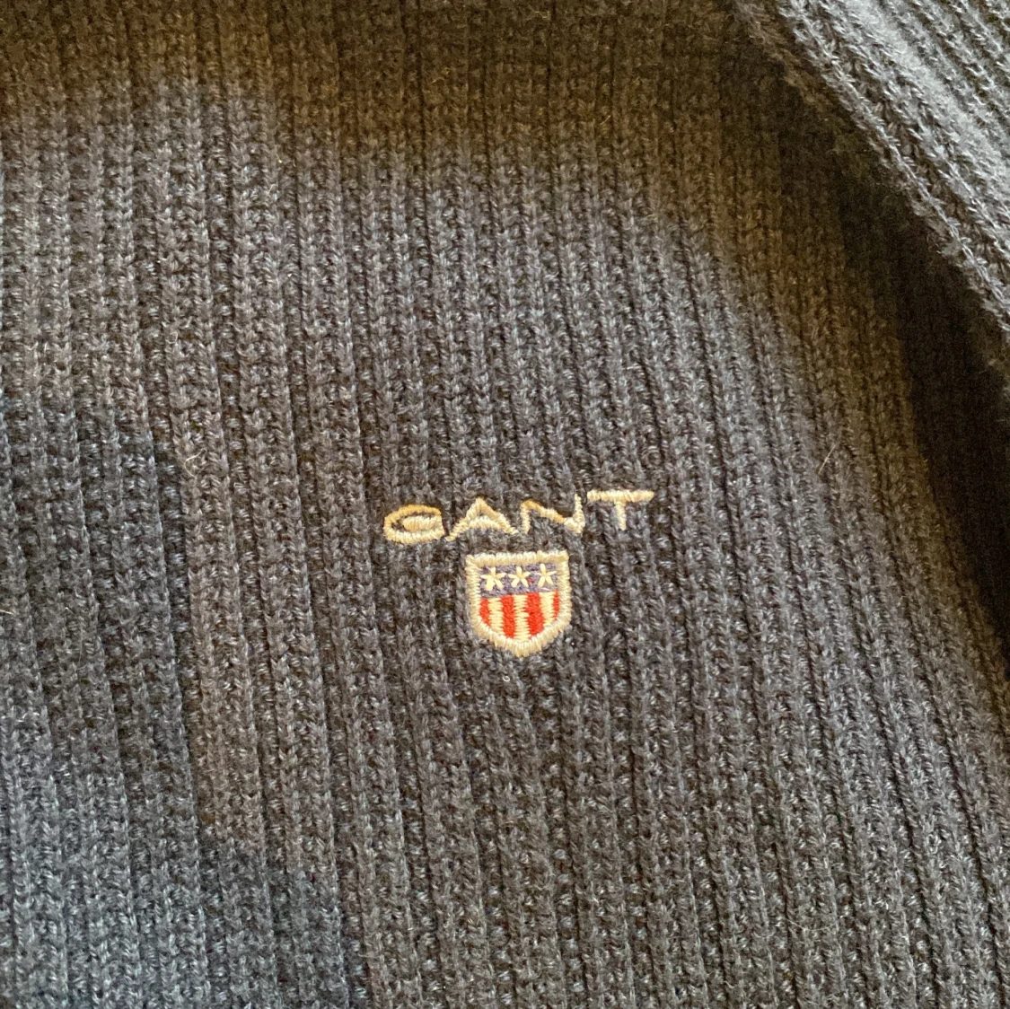 Mörkblå stickad tröja från GANT - 2