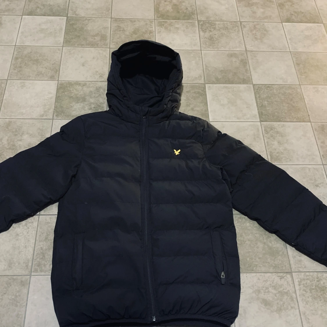 Svart pufferjacka från Lyle & Scott - 1