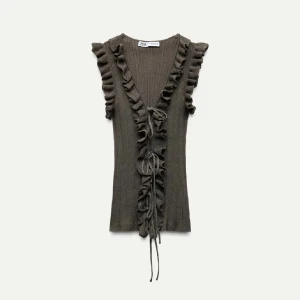 Zara topp  - Säljer min Zara topp eftersom att den är för stor, fint skick! Storlek M