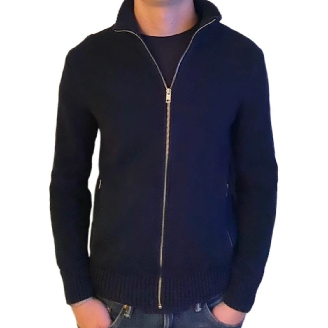 Mörkblå stickad kofta med dragkedja från Mango