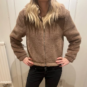 Brun teddyjacka - Såå snygg😍
