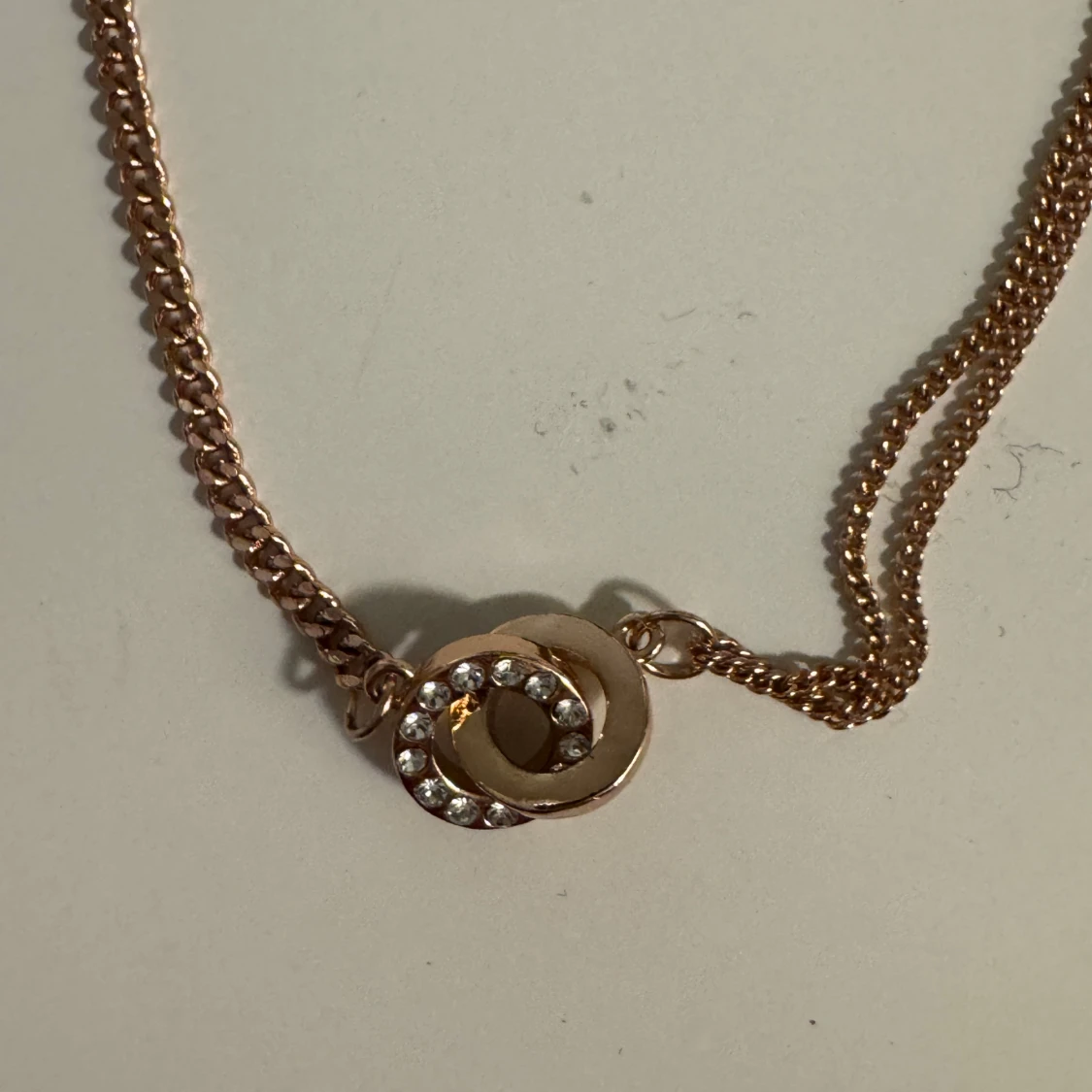 Guldfärgat halsband från Snö of Sweden - 2