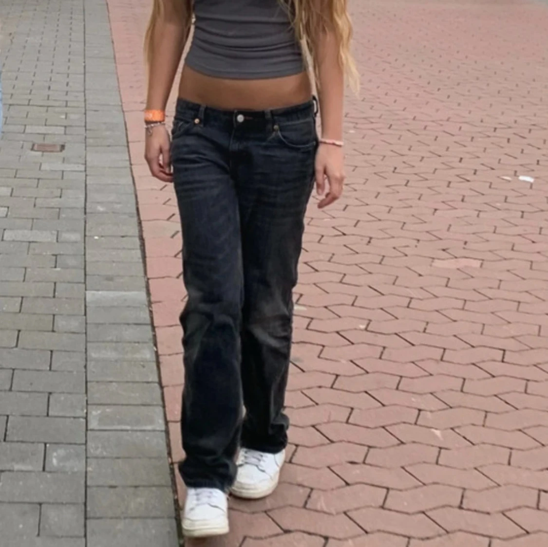 Svarta lågmidjade jeans