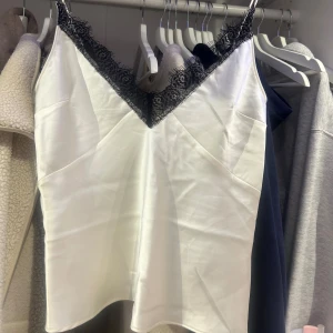 Ginatricot linne  - Oanvänd, jättefin.