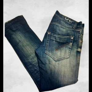 Dondup jeans - Nu säljer vi dessa eftertraktade och exklusiva Dondup Jeansen. Jeansen är fint skick och perfekt för dig nu inför vinter, pris inte hugget i sten. Vid frågor är de bara att hojta till!📲📲 