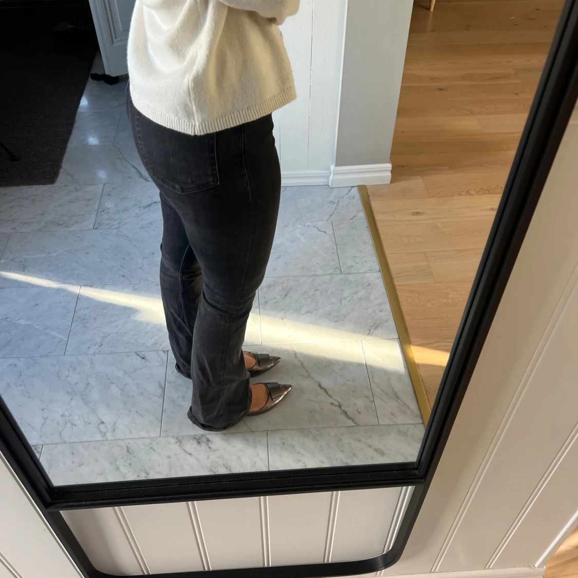 Svarta straight jeans  - 2