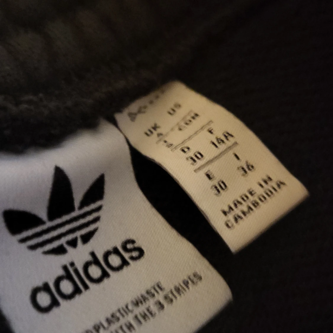 Svarta Adidas mjukisbyxor  - 2