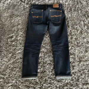 Nudie Jeans Lean Dean Japan Selvage - Feta japansk selvedge jeans i otroligt bra kvalité | Storlek W30 L28 - men passar större i längd ungefär 175. Blir otroligt feta med tiden och håller länge | modell: Lean Dean Nypris ~ 3000kr