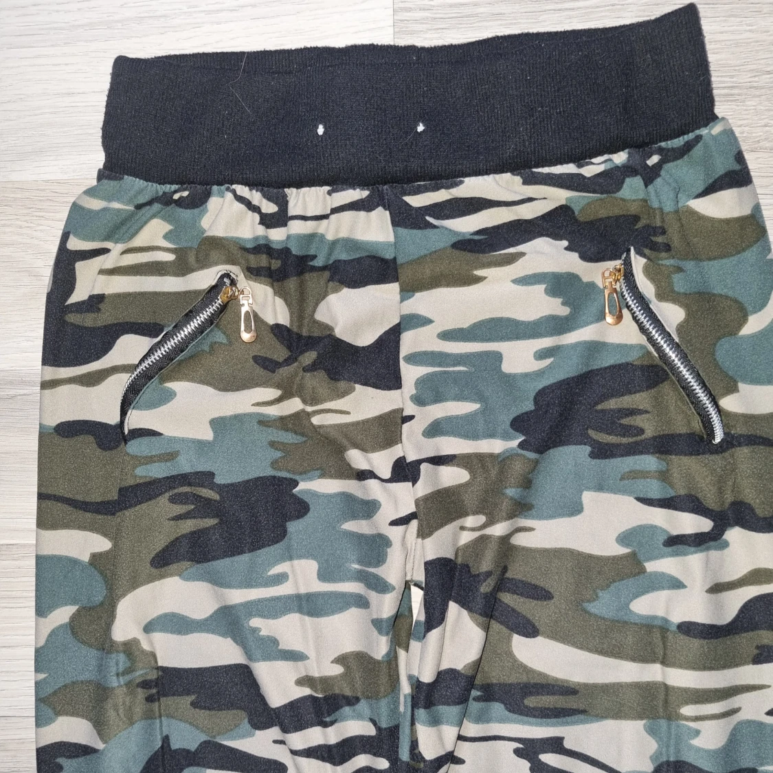 Camo mjukisbyxor med dragkedjor - 2