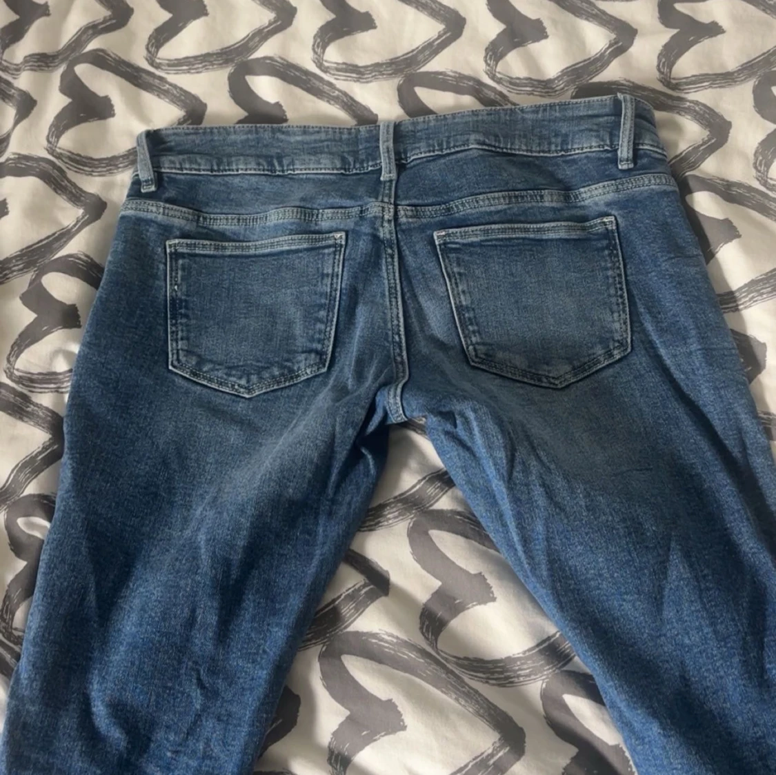 Blå bootcut jeans med slitningar - 3