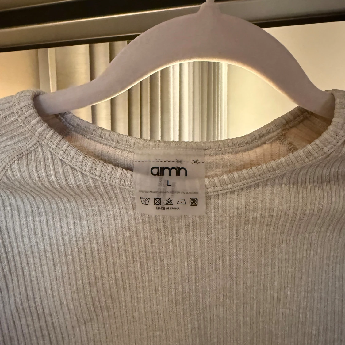 Beige croppad träningströja från Aim'n - 1