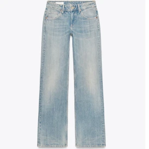 zara jeans - helt nya zara jeans lappen sitter kvar på. vill se om jag kan få dom sålda då det är så krångligt att skicka tilbaka till zara. Skriv gärna för fler bilder. 