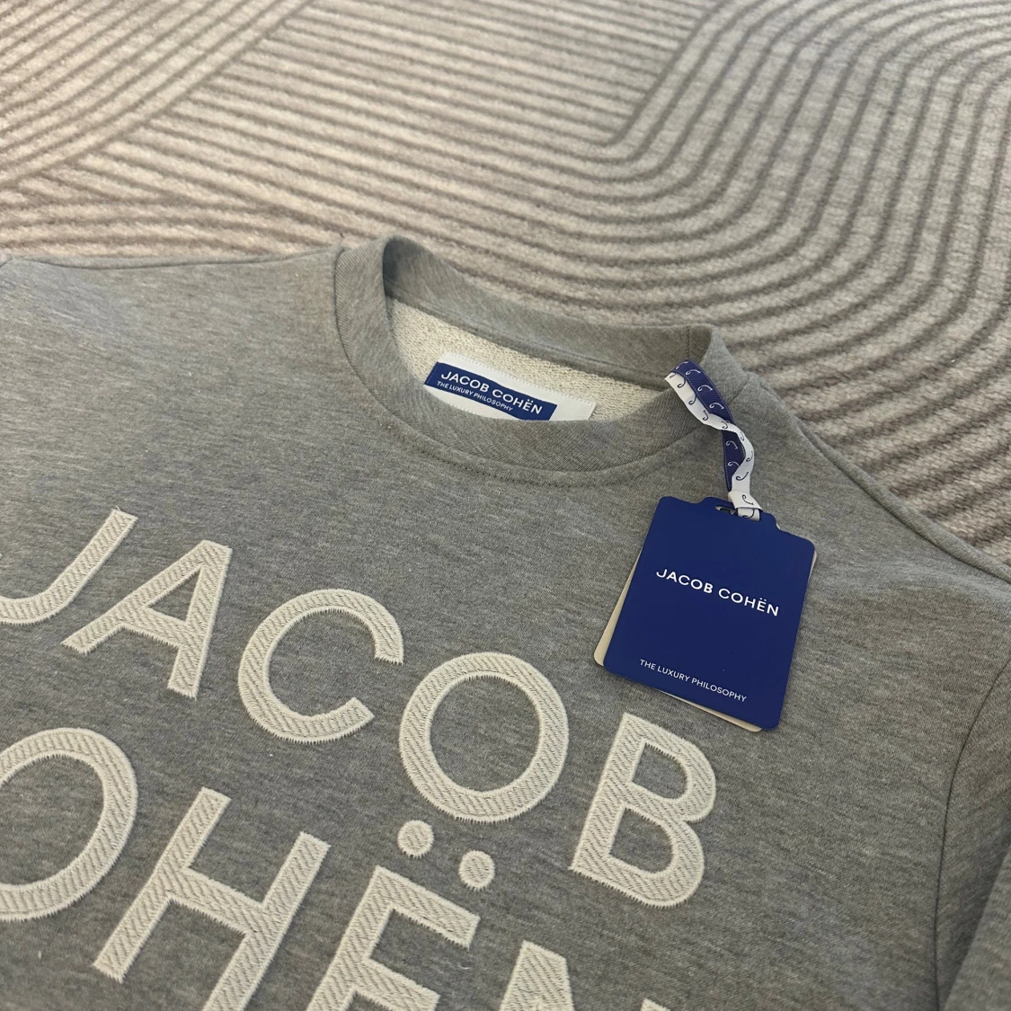 Grå sweatshirt från Jacob Cohën - 2