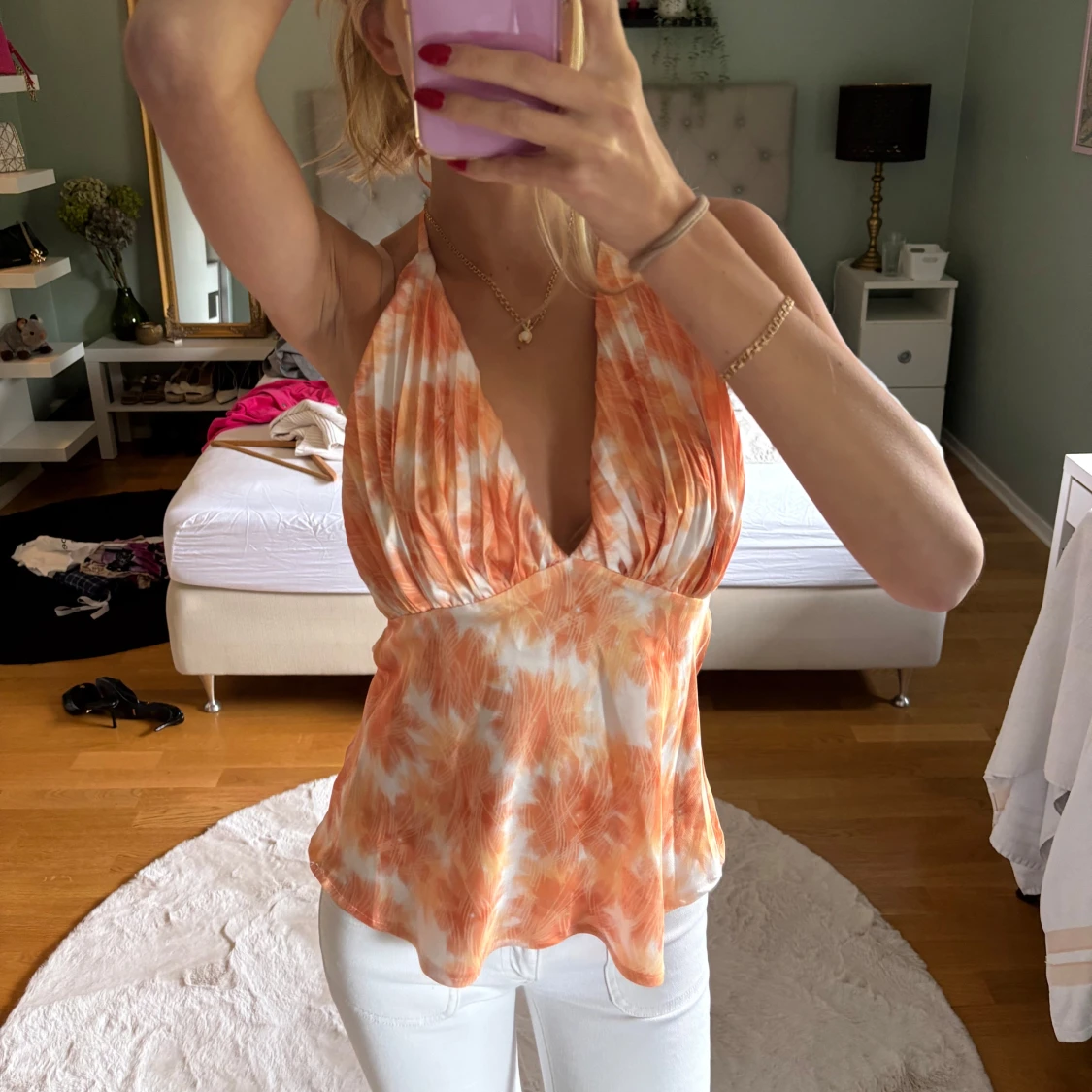 Orange och vit halterneck i satin - 2