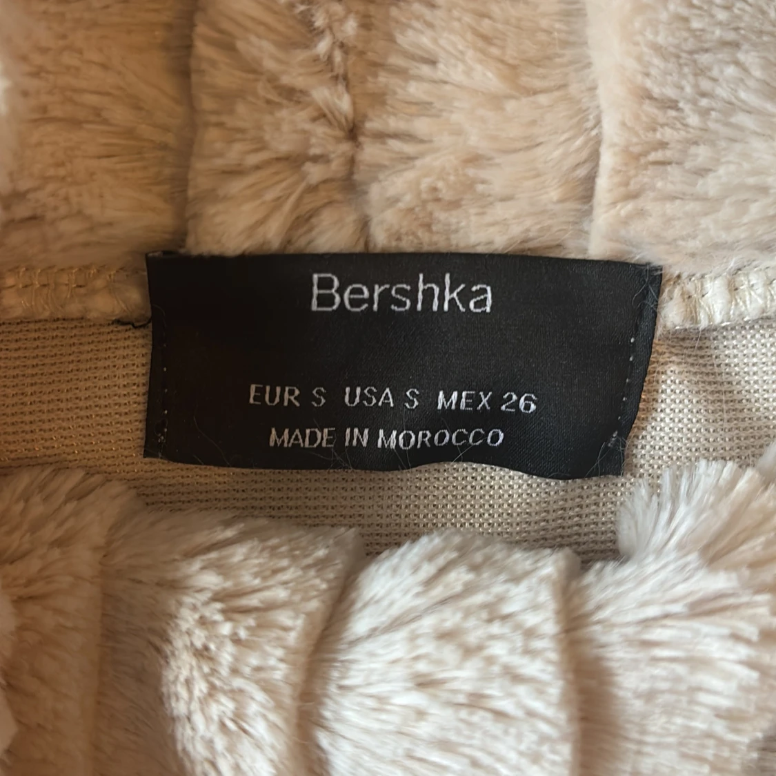 Beige fluffig tröja från Bershka - 1