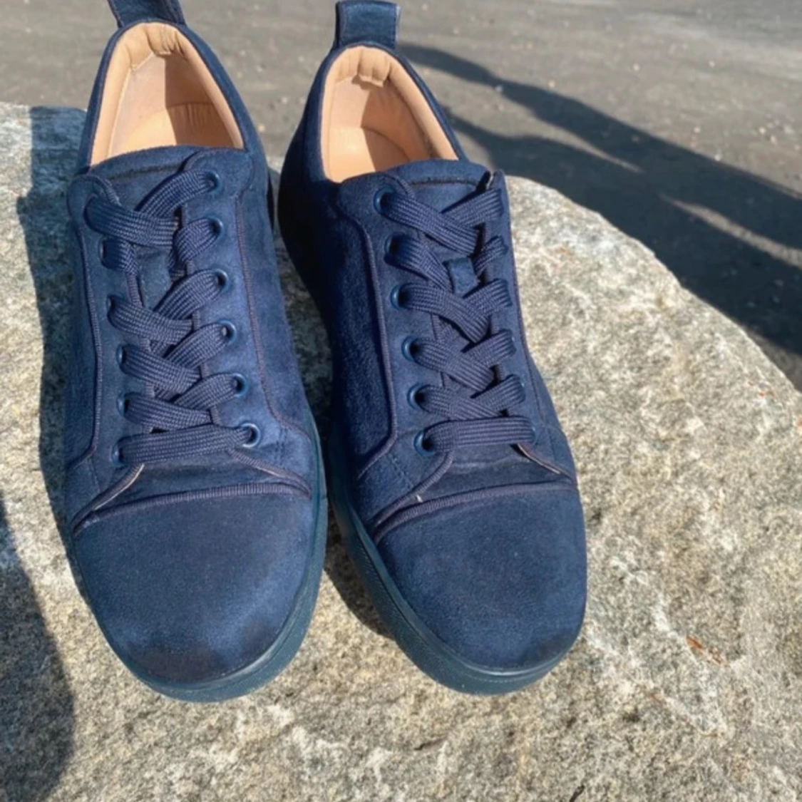 Mörkblå sneakers från Christian Louboutin