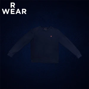 Mörkblå sweatshirt från Morris - Säljer nu en marinblåa Morris sweatshirt👕                                                              Storlek: M, Skick: 10/10, Nypris: 1399kr, Vårat pris: 349kr, Skriv vid minsta fråga, Fraktar alltid inom 48h efter köp📦