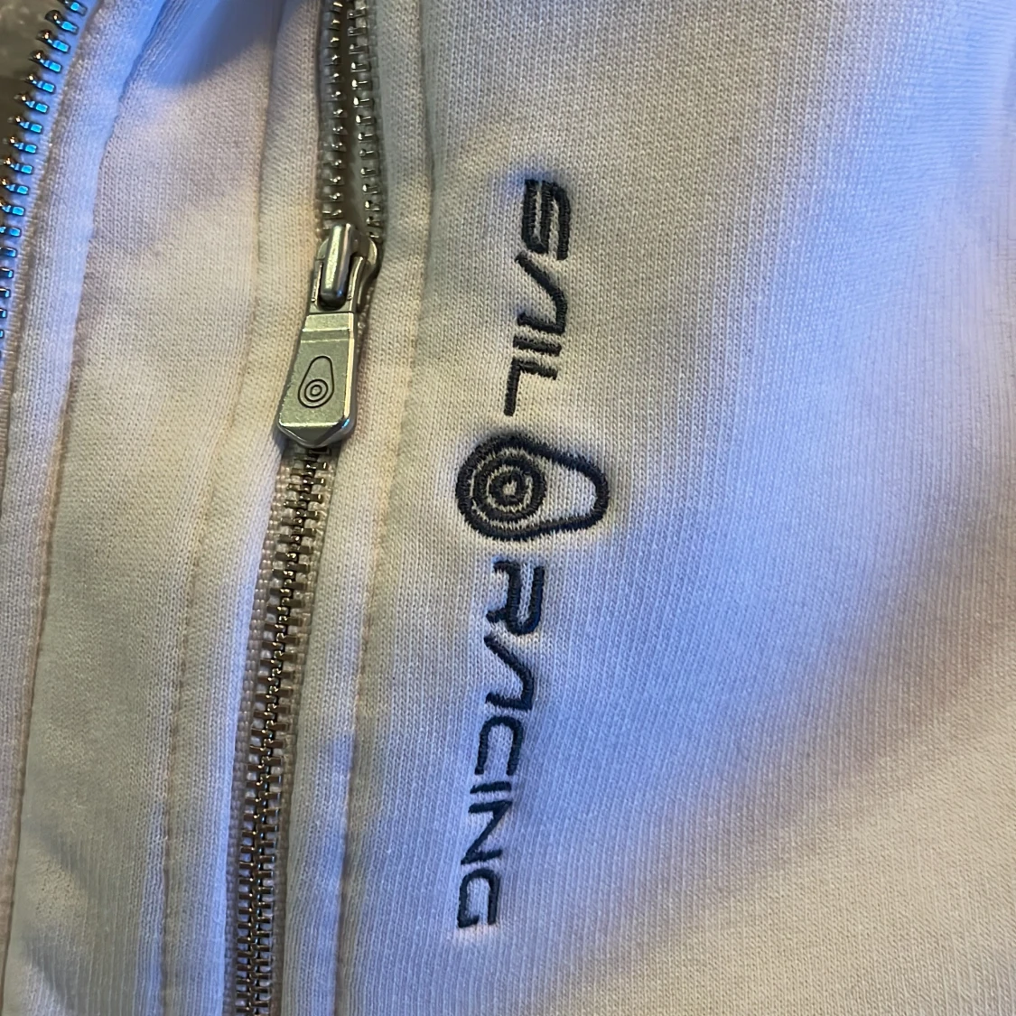 Vit hoodie från Sail Racing med dragkedja - 2