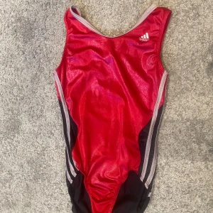 Gymnastikdräkt  - Jättestrechig och skön. Säljs ej längre av adidas