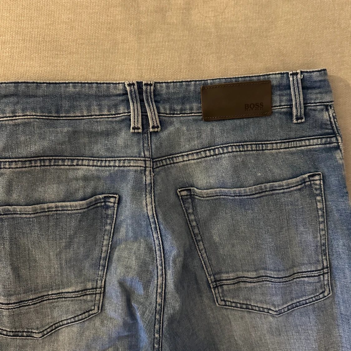 Blå jeans från BOSS med raka ben storlek W31L32 - 3