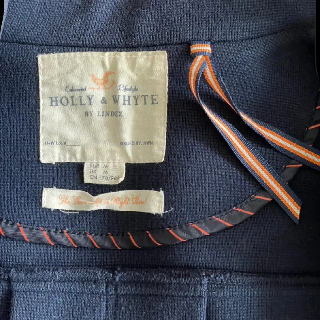 Mörkblå skepparkavaj med guldknappar - 4