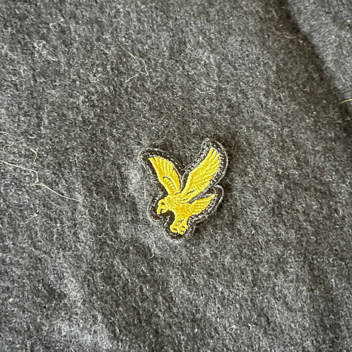 Svart stickad tröja från Lyle & Scott - 3